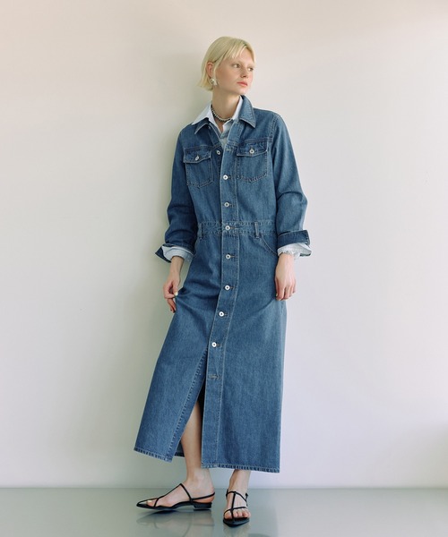 ADAM ET ROPE'（アダムエロペ）の「ベンツスリットデニムワンピース（ワンピース・レディース・ブラック/ブルー・38/36）」の2枚目の写真