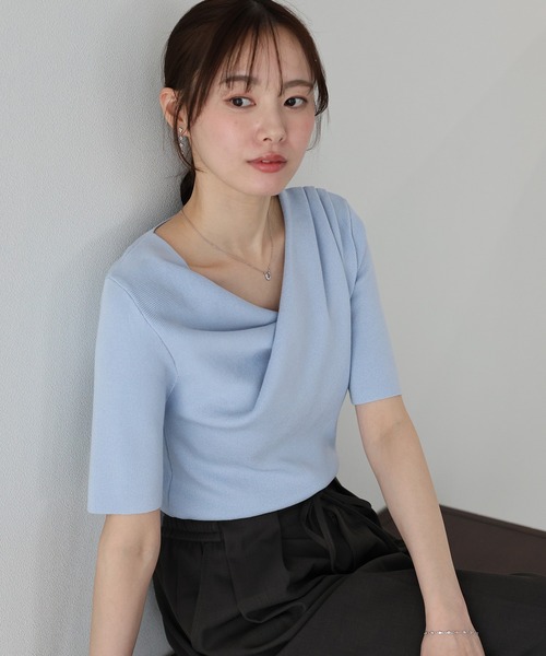 BLUEEAST(ブルーイースト)の「ドレープネックニット(ニット/セーター・レディース・ピンク/ブラック/ブルー/ベージュ・MEDIUM)」の4枚目の写真
