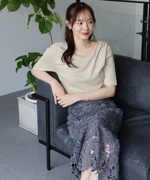 BLUEEAST(ブルーイースト)の「ドレープネックニット(ニット/セーター・レディース・ピンク/ブラック/ブルー/ベージュ・MEDIUM)」の17枚目の写真