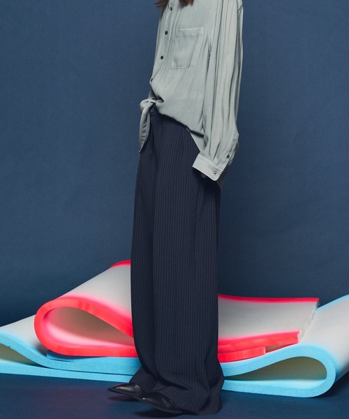 フリーレンストライププライムワイド2タックスラックス　メゾンスペシャル UNISEX》Frieren StripePrime-Wide Two-tuck Trousers/フリーレン