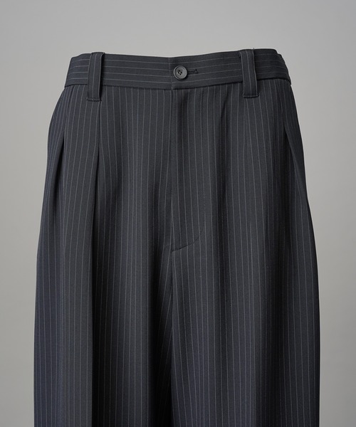 フリーレンストライププライムワイド2タックスラックス　メゾンスペシャル UNISEX》Frieren StripePrime-Wide Two-tuck Trousers/フリーレン