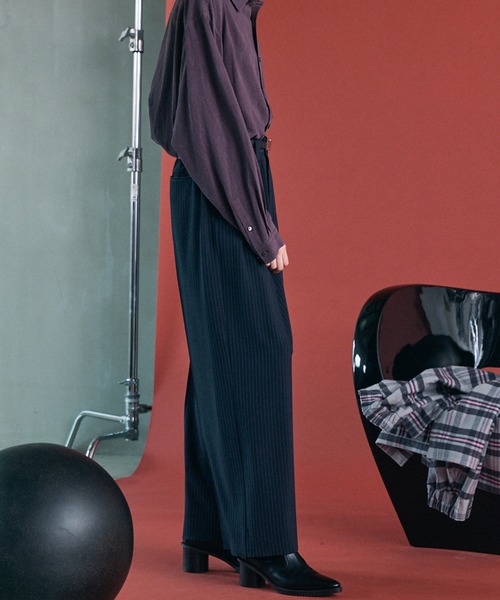 MAISON SPECIAL(メゾンスペシャル)の「《UNISEX》Frieren StripePrime-Wide Two-tuck Trousers/フリーレンストライププライムワイド2タックスラックス【MAISON SPECIAL/メゾンスペシャル】■セットアップ対応■(スラックス・メンズ・ネイビー/グレイッシュベージュ/ブラック・2/1/0)」の21枚目の写真