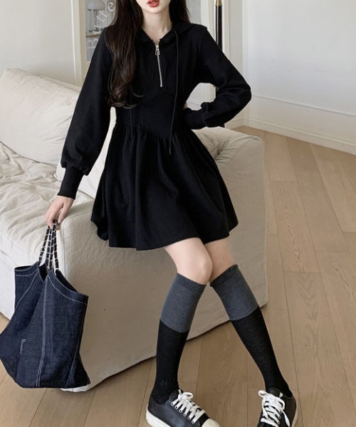 &soiree(アンドソワレ)の「フード付きハーフジップミニワンピース(ワンピース・レディース・ブラック/グレー・X-LARGE/LARGE/MEDIUM)」の6枚目の写真
