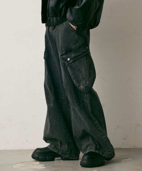 Shoowtime(ショウタイム)の「Vintage Wide Cargo Denim Pants / ビンテージワイドカーゴデニムパンツ(デニムパンツ・メンズ・ブラック系・X-LARGE/LARGE/MEDIUM)」の2枚目の写真