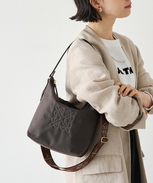 russet(ラシット)の「《WEB限定》スタンダードミニショルダーバッグ <コーデュラナイロン>(ショルダーバッグ・レディース・グレー/グレー系その他/ダークブラウン・FREE)」の3枚目の写真