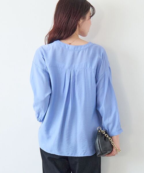 le.coeur blanc（ルクールブラン）の「ヴィンテージライクノーカラーブラウス（シャツ/ブラウス・レディース・オフホワイト/ライトブルー/チャコールグレー・38）」の9枚目の写真