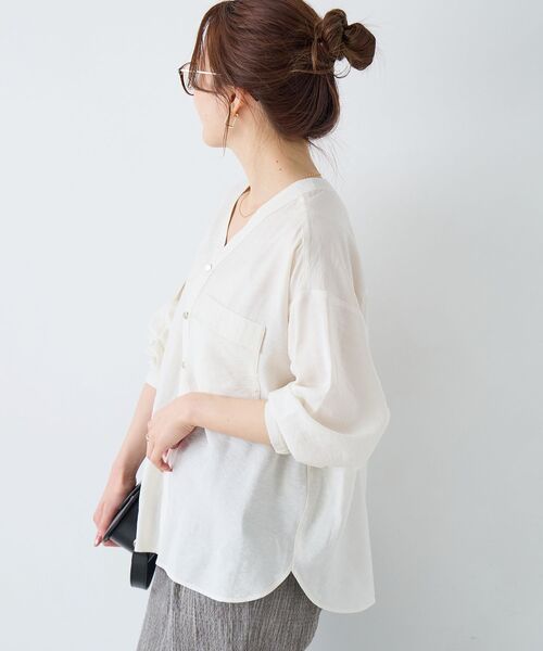 le.coeur blanc（ルクールブラン）の「ヴィンテージライクノーカラーブラウス（シャツ/ブラウス・レディース・オフホワイト/ライトブルー/チャコールグレー・38）」の16枚目の写真