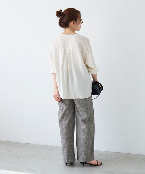 le.coeur blanc（ルクールブラン）の「ヴィンテージライクノーカラーブラウス（シャツ/ブラウス・レディース・オフホワイト/ライトブルー/チャコールグレー・38）」の22枚目の写真