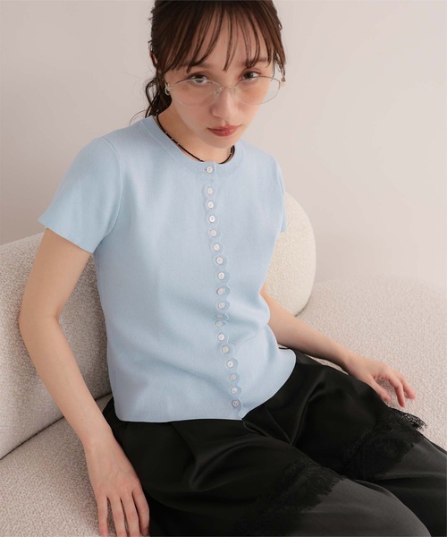 miette(ミエット)の「メニーボタン半袖サマーニットトップス(ニット/セーター・レディース・ブラック/チャコール/レッド/ライトブルー・L/M/S)」の4枚目の写真