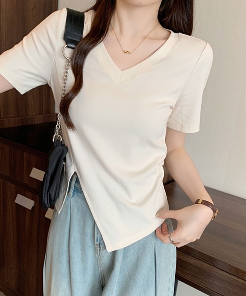 2ly2（トゥーリートゥー）の「アシンメトリーヘムVネックTシャツ（Tシャツ/カットソー・レディース・ブラック/イエロー/ベージュ/ボルドー・FREE）」の21枚目の写真