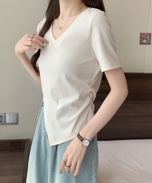 2ly2（トゥーリートゥー）の「アシンメトリーヘムVネックTシャツ（Tシャツ/カットソー・レディース・ブラック/イエロー/ベージュ/ボルドー・FREE）」の17枚目の写真