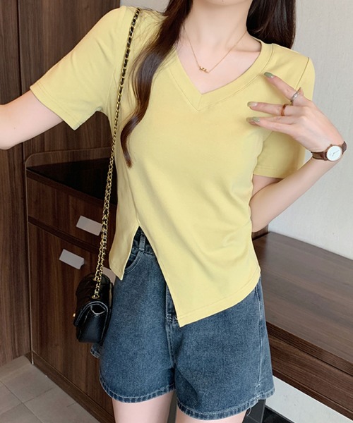 2ly2（トゥーリートゥー）の「アシンメトリーヘムVネックTシャツ（Tシャツ/カットソー・レディース・ブラック/イエロー/ベージュ/ボルドー・FREE）」の14枚目の写真