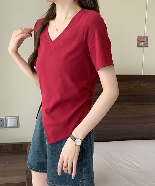2ly2（トゥーリートゥー）の「アシンメトリーヘムVネックTシャツ（Tシャツ/カットソー・レディース・ブラック/イエロー/ベージュ/ボルドー・FREE）」の9枚目の写真