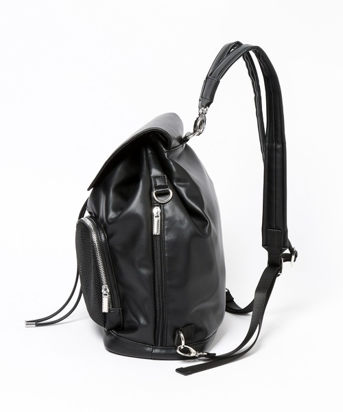 HARE(ハレ)の「プレートデザインフラップリュック(HARE)(バックパック/リュック・レディース・ブラック系その他/ブラック・FREE)」の4枚目の写真