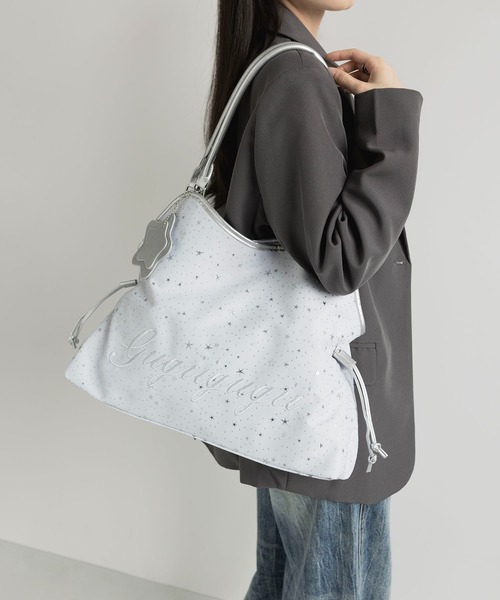 LA VORAGINE(ラ ヴォラジネ)の「星プリント 刺繍 トートバッグ 大容量 通勤用 ハンドバッグ(トートバッグ・レディース・ブルー/ブラック/アイボリー・FREE)」の1枚目の写真