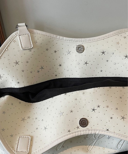 LA VORAGINE(ラ ヴォラジネ)の「星プリント 刺繍 トートバッグ 大容量 通勤用 ハンドバッグ(トートバッグ・レディース・ブルー/ブラック/アイボリー・FREE)」の13枚目の写真