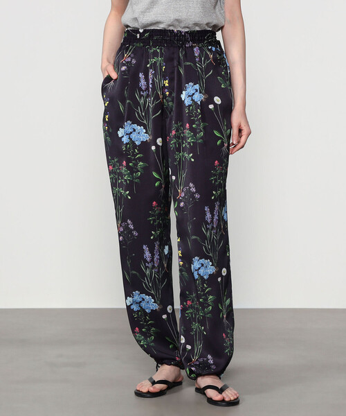 TICCA(ティッカ)の「TICCA | フラワープリントパンツ WOMEN(その他パンツ・レディース・ブルー系その他5・F)」の1枚目の写真
