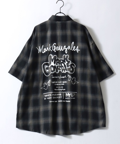Mark Gonzales(マーク・ゴンザレス)の「MARK GONZALES ARTWORK COLLECTION/マークゴンザレス 別注 ビッグシルエット バックプリント ワンポイント刺繍 オンブレチェック 半袖シャツ(シャツ/ブラウス・メンズ・ブラック×ライム/ブラック×ブルー/ブラック×ホワイト/ブラック×グレー・XL/L/M)」の10枚目の写真