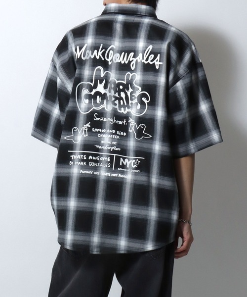 Mark Gonzales(マーク・ゴンザレス)の「MARK GONZALES ARTWORK COLLECTION/マークゴンザレス 別注 ビッグシルエット バックプリント ワンポイント刺繍 オンブレチェック 半袖シャツ(シャツ/ブラウス・メンズ・ブラック×ライム/ブラック×ブルー/ブラック×ホワイト/ブラック×グレー・XL/L/M)」の16枚目の写真