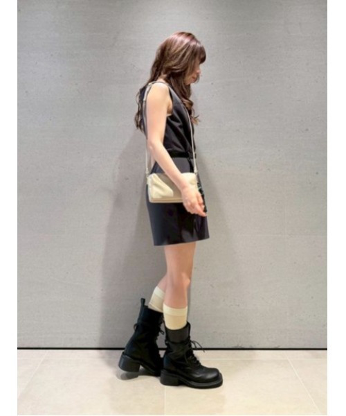 LILY BROWN(リリーブラウン)の「ボタンディテールミニロンパース(つなぎ/オールインワン・レディース・ベージュ/チャコールグレー/マルチ・0/1)」の6枚目の写真