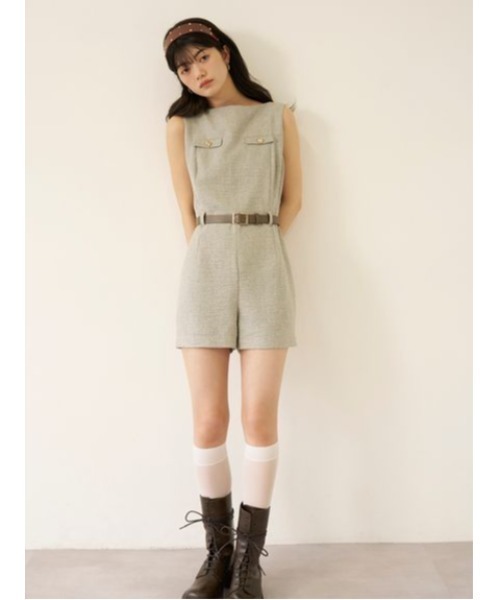LILY BROWN(リリーブラウン)の「ボタンディテールミニロンパース(つなぎ/オールインワン・レディース・ベージュ/チャコールグレー/マルチ・0/1)」の4枚目の写真
