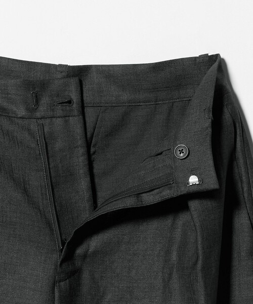 MARW UNITED ARROWS(マルゥ ユナイテッドアローズ)の「<MARW UNITED ARROWS>タック テーパード パンツ UVカット・接触冷感(その他パンツ・レディース・ダークグレー/ネイビー/ダークブラウン・36/34/38)」の18枚目の写真