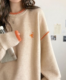 ゆるっと上品、やさしく映える。胸刺繍入り配色クルーネックオーバーサイズニット(長袖)