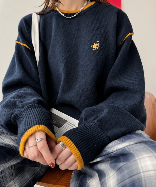 classicalelf(クラシカルエルフ)の「ゆるっと上品、やさしく映える。胸刺繍入り配色クルーネックオーバーサイズニット(長袖)(ニット/セーター・レディース・ネイビー/杢グレー/ベージュ系・SMALL/MEDIUM/LARGE/X-LARGE)」の1枚目の写真