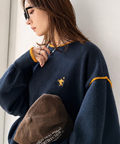 classicalelf(クラシカルエルフ)の「ゆるっと上品、やさしく映える。胸刺繍入り配色クルーネックオーバーサイズニット(長袖)(ニット/セーター・レディース・ネイビー/杢グレー/ベージュ系・SMALL/MEDIUM/LARGE/X-LARGE)」の10枚目の写真