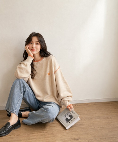 classicalelf(クラシカルエルフ)の「ゆるっと上品、やさしく映える。胸刺繍入り配色クルーネックオーバーサイズニット(長袖)(ニット/セーター・レディース・ネイビー/杢グレー/ベージュ系・SMALL/MEDIUM/LARGE/X-LARGE)」の6枚目の写真