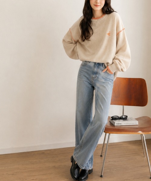 classicalelf(クラシカルエルフ)の「ゆるっと上品、やさしく映える。胸刺繍入り配色クルーネックオーバーサイズニット(長袖)(ニット/セーター・レディース・ネイビー/杢グレー/ベージュ系・SMALL/MEDIUM/LARGE/X-LARGE)」の4枚目の写真