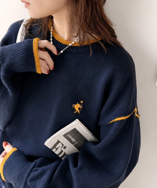 classicalelf(クラシカルエルフ)の「ゆるっと上品、やさしく映える。胸刺繍入り配色クルーネックオーバーサイズニット(長袖)(ニット/セーター・レディース・ネイビー/杢グレー/ベージュ系・SMALL/MEDIUM/LARGE/X-LARGE)」の7枚目の写真