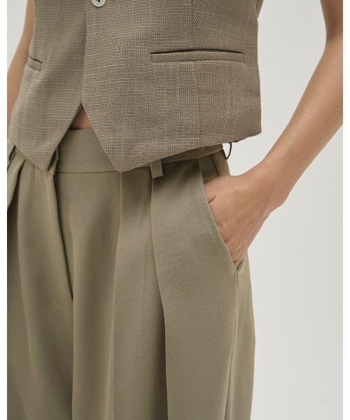 TODAYFUL（トゥデイフル）の「Tuck Wide Trousers 12610714（その他パンツ・レディース・ブラック/ブラウン/ライトグリーン・36/38）」の7枚目の写真