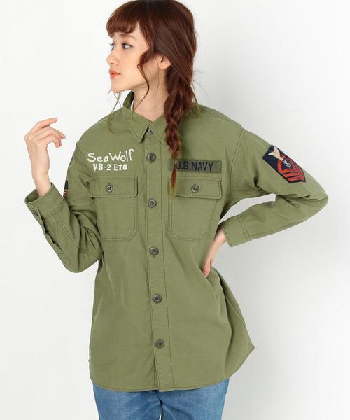 AVIREX(アヴィレックス)の「Another Edition×AVIREXミリタリーシャツ/AE×AVIREXミリタリーEMB◆(シャツ/ブラウス・レディース・ベージュ/オリーブ・フリー)」の2枚目の写真