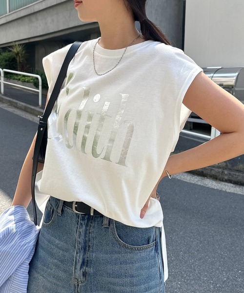 andme(アンドミー)の「汗染み防止ビッグロゴプリントTシャツ【フロッキー/メタリック】(Tシャツ/カットソー・レディース・ブラウン系その他/チャコールグレー×ブラック/グレー系その他/ホワイト×ブラック/ホワイト×シルバー・M)」の3枚目の写真