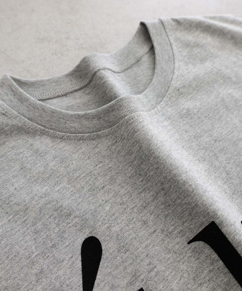 andme(アンドミー)の「汗染み防止ビッグロゴプリントTシャツ【フロッキー/メタリック】(Tシャツ/カットソー・レディース・ブラウン系その他/チャコールグレー×ブラック/グレー系その他/ホワイト×ブラック/ホワイト×シルバー・M)」の11枚目の写真