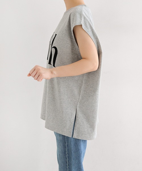 andme(アンドミー)の「汗染み防止ビッグロゴプリントTシャツ【フロッキー/メタリック】(Tシャツ/カットソー・レディース・ブラウン系その他/チャコールグレー×ブラック/グレー系その他/ホワイト×ブラック/ホワイト×シルバー・M)」の7枚目の写真