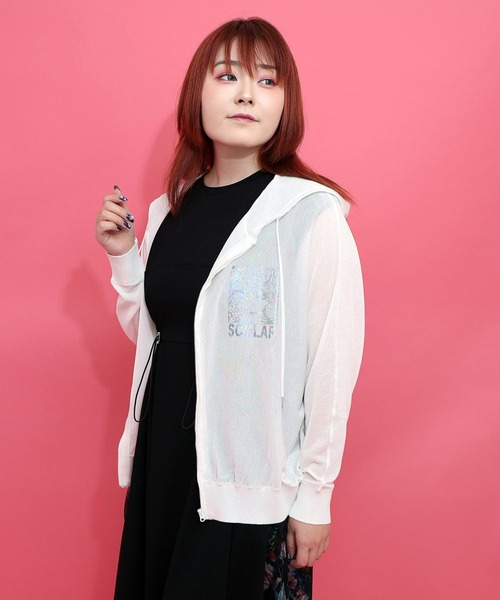 ScoLar(スカラー)の「ScoLar(スカラー) スカラーちゃん箔プリント 接触冷感シアーパーカー(パーカー・レディース・ブラック/パープル/オフホワイト・MEDIUM)」の12枚目の写真