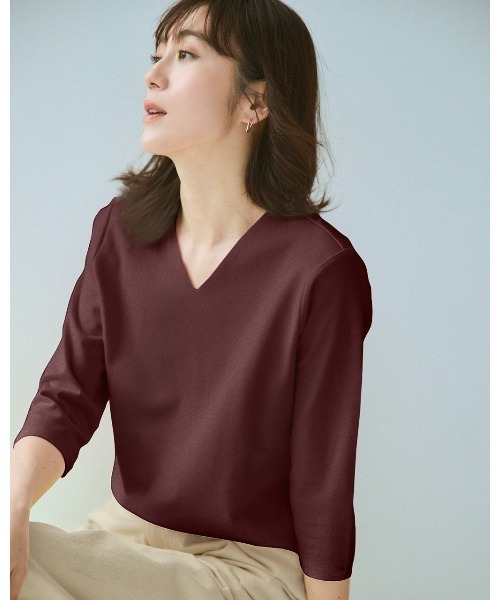 DoCLASSE( ドゥクラッセ)の「VネックN/7分袖・DoT(Tシャツ/カットソー・レディース・ホワイト/ブルー/ライトピンク/ライトグレー/ブラック/ダークブラウン/チャコール/ダークネイビー・L/3L/S/LL/M)」の5枚目の写真