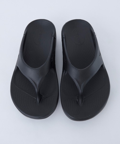 OOFOS（ウーフォス）の「【WEB限定】【OOFOS】Ooriginal リカバリーサンダル（サンダル・レディース・ブラック/グレイッシュベージュ・24.0cm/23.0cm）」の10枚目の写真
