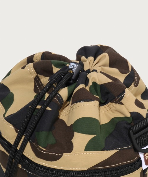 A BATHING APE(アベイシングエイプ)の「1ST CAMO DRAWSTRING BAG(ショルダーバッグ・メンズ・イエロー/グリーン・FREE)」の10枚目の写真
