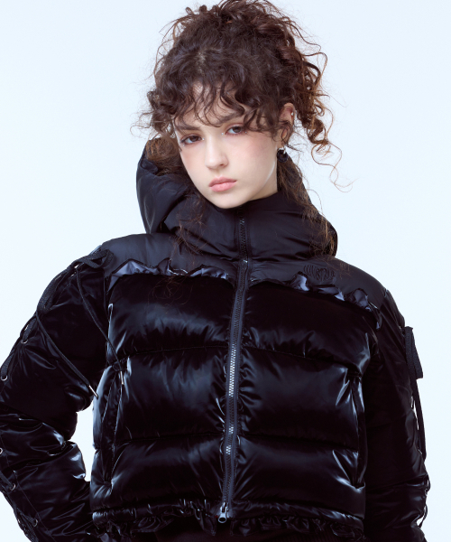 LUVISTRUE(ラヴイズトゥルー)の「AM RIBBON FRILL PUFFER JACKET(BLACK)(ダウンジャケット/コート・レディース・その他・FREE)」の1枚目の写真