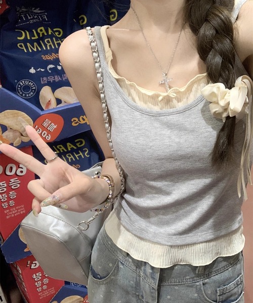 HALEY PESCA(ヘーリーペスカ)の「HALEY PESCA/フェイクツーピース フリルキャミソール(キャミソール・レディース・グレー/アイボリー・SMALL/MEDIUM)」の2枚目の写真
