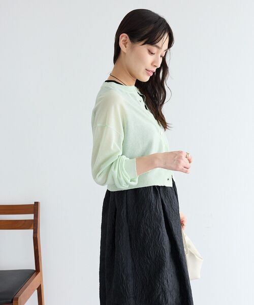 CRAFT STANDARD BOUTIQUE(クラフトスタンダードブティック)の「強撚シアークルーネックショート丈ニットカーディガン(カーディガン/ボレロ・レディース・グリーン/パープル/ブラック・FREE)」の5枚目の写真
