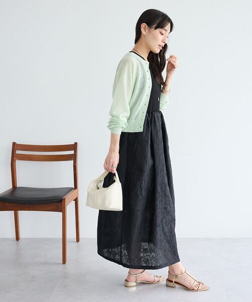 CRAFT STANDARD BOUTIQUE(クラフトスタンダードブティック)の「強撚シアークルーネックショート丈ニットカーディガン(カーディガン/ボレロ・レディース・グリーン/パープル/ブラック・FREE)」の11枚目の写真