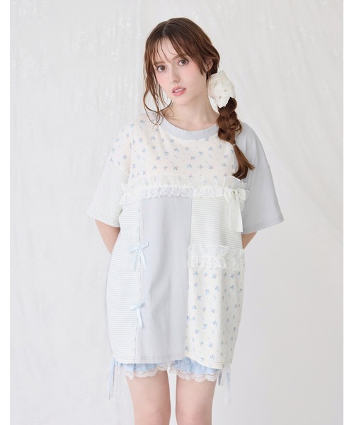 Lolime by mellfy memory(ロリミー バイ メルフィーメモリー)の「floral patchwork T-shirts(Tシャツ/カットソー・レディース・ブルー/ピンク・FREE)」の2枚目の写真