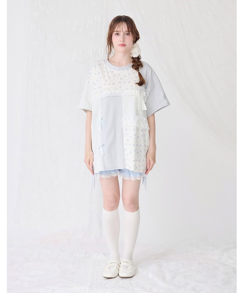 Lolime by mellfy memory(ロリミー バイ メルフィーメモリー)の「floral patchwork T-shirts(Tシャツ/カットソー・レディース・ブルー/ピンク・FREE)」の4枚目の写真