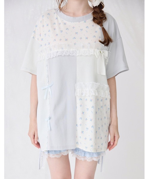 Lolime by mellfy memory(ロリミー バイ メルフィーメモリー)の「floral patchwork T-shirts(Tシャツ/カットソー・レディース・ブルー/ピンク・FREE)」の3枚目の写真
