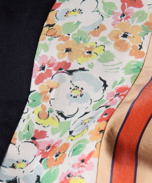 Paul Smith(ポールスミス)の「ウィメンズ "Floral Patchwork" ミックスアップ 半袖Tシャツ / 265126 J287(Tシャツ/カットソー・レディース・ネイビー/ホワイト・MEDIUM)」の6枚目の写真