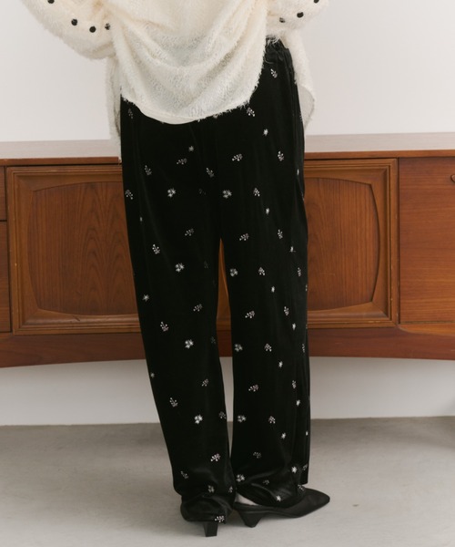 ORDENA(オルディナ)の「ベロア刺繍イージーパンツ(その他パンツ・レディース・ブラック/ブルー/ブラウン・FREE)」の5枚目の写真